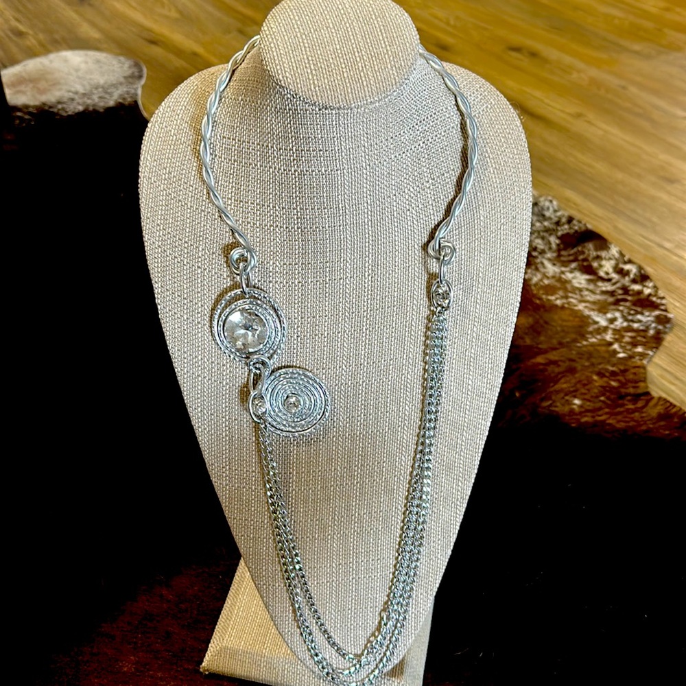 Silver necklace with clear stone